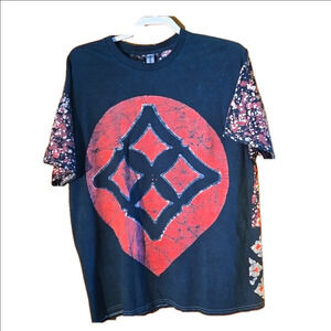 Gildan Black Tee w/ Large Front Emblem Speckled Sleeves & Back Size XL